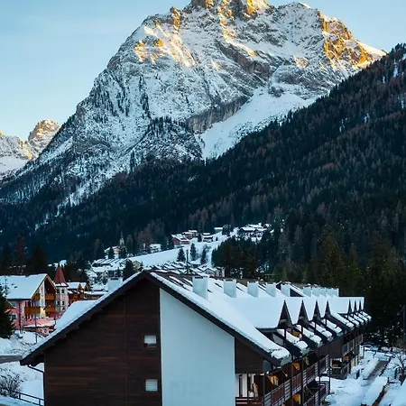 Ξενοδοχείο με διαμερίσματα Contrin 3*