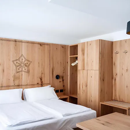 Ξενοδοχείο με διαμερίσματα Contrin 3*