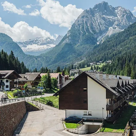 Contrin Aparthotel Canazei