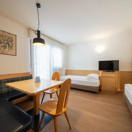 Contrin Aparthotel 3*