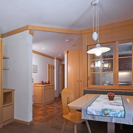 Ξενοδοχείο με διαμερίσματα Contrin