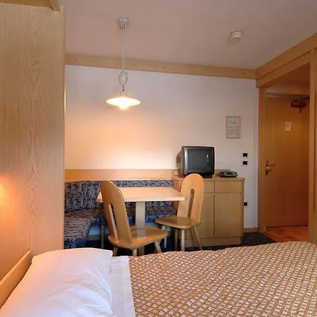 Contrin Aparthotel 3*