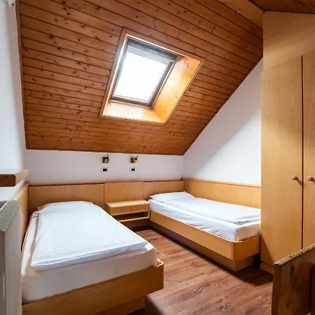 Ξενοδοχείο με διαμερίσματα Contrin 3*