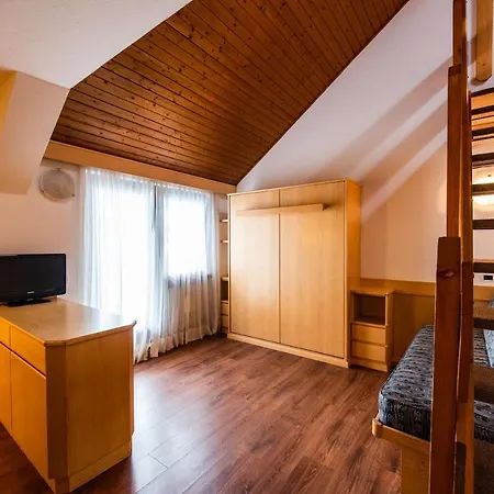 Contrin Aparthotel 3*