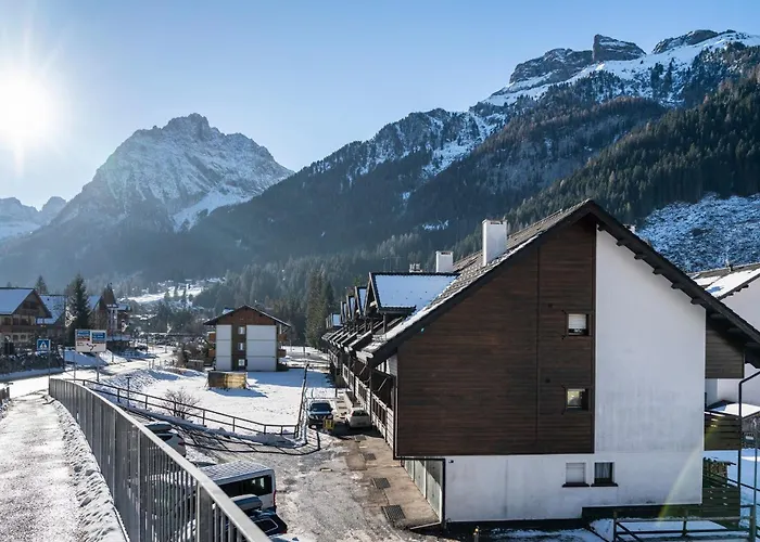 Contrin Aparthotel 3*