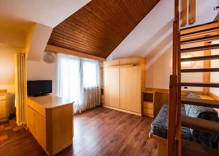 Contrin Aparthotel 3*